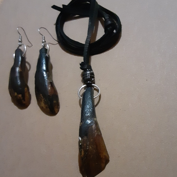 Handmade Real Buffalo Tooth Necklace/ Earrings Set - Picture 5 of 10
